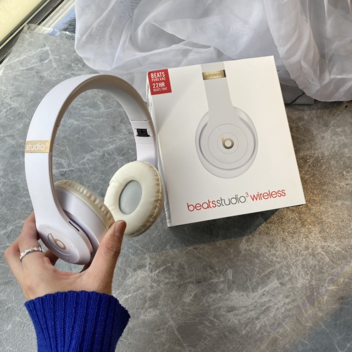 Beats Studio3 Wireless  Bluetooth headset