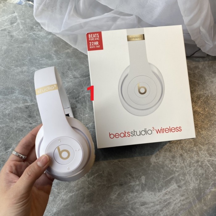 Beats Studio3 Wireless  Bluetooth headset