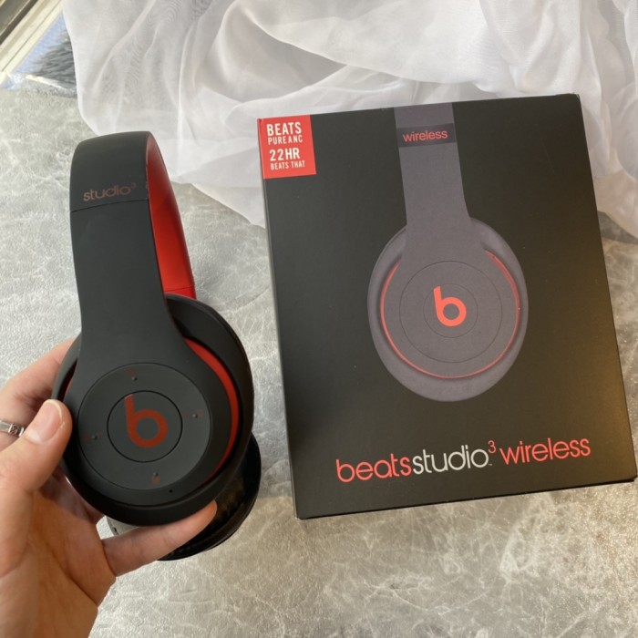 Beats Studio3 Wireless  Bluetooth headset