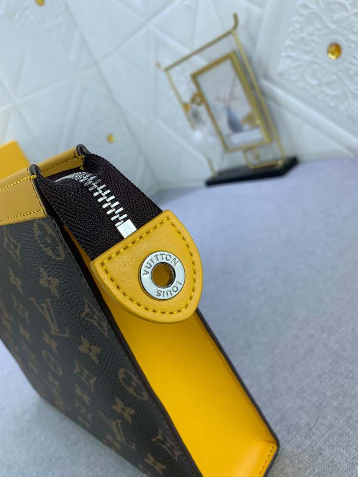 Leather bag ,5A , size 27x21x6cm ,no box,  B68-6079