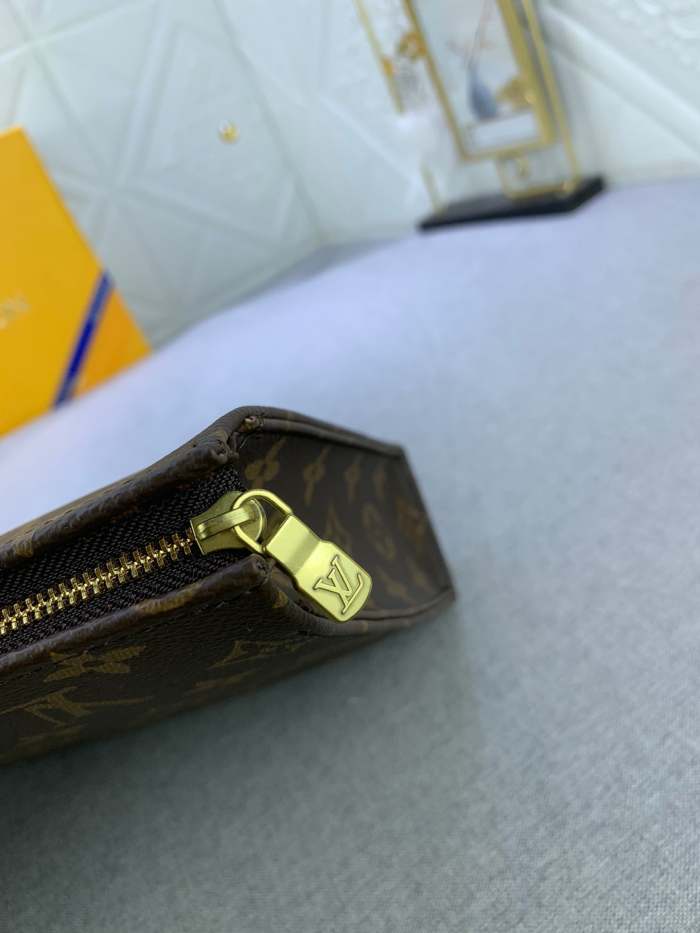 Leather bag ,5A , size 26x20x5cm ,no box,  B68-6070