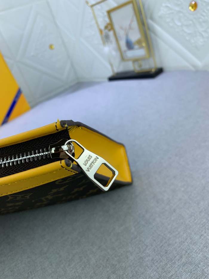 Leather bag ,5A , size 27x21x6cm ,no box,  B68-6079