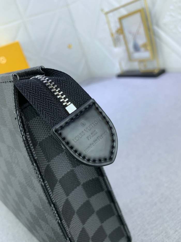 Leather bag ,5A , size 26x20x5cm ,no box,  B68-6071