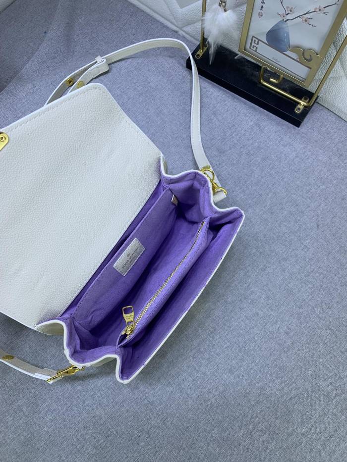 Canvas leather  bag ,5A,size 21.5x13.5x6cm, no box, B110-183