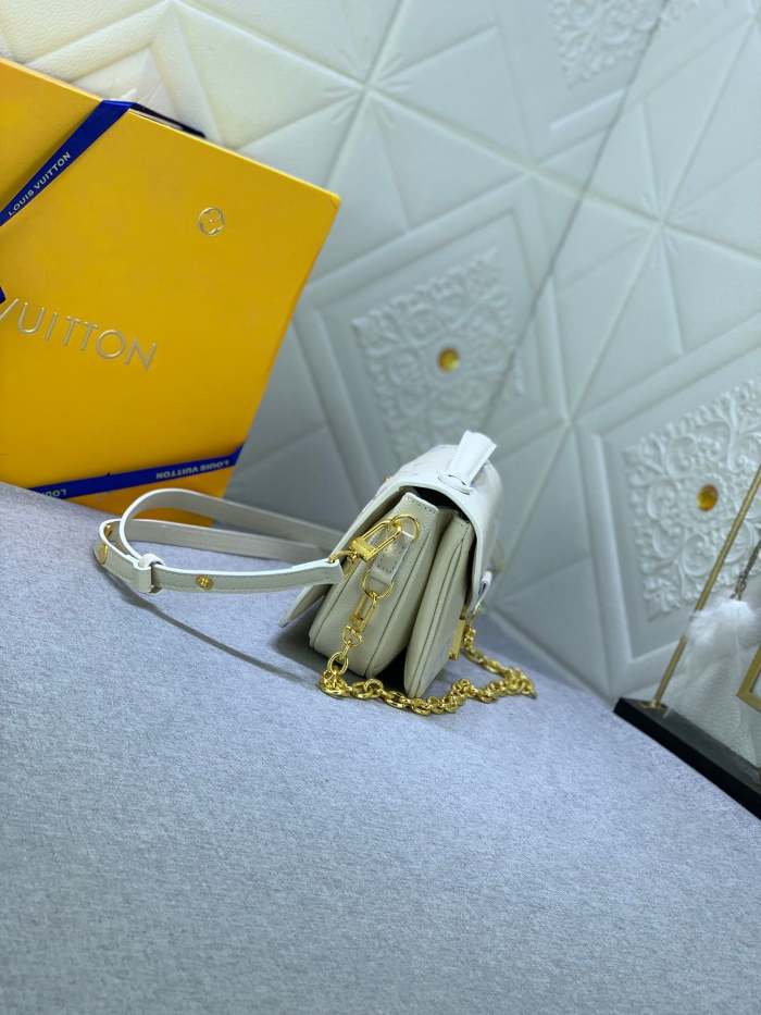 Canvas leather  bag ,5A,size 21.5x13.5x6cm, no box, B110-182