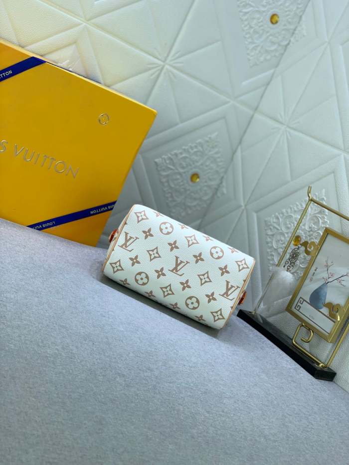 M46906， Leather bag ,5A , size  20.5X13.5X12cm ,no box,  B88-1744