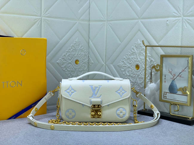 Canvas leather bag ,5A,size 21.5x13.5x6cm, no box, B110-182