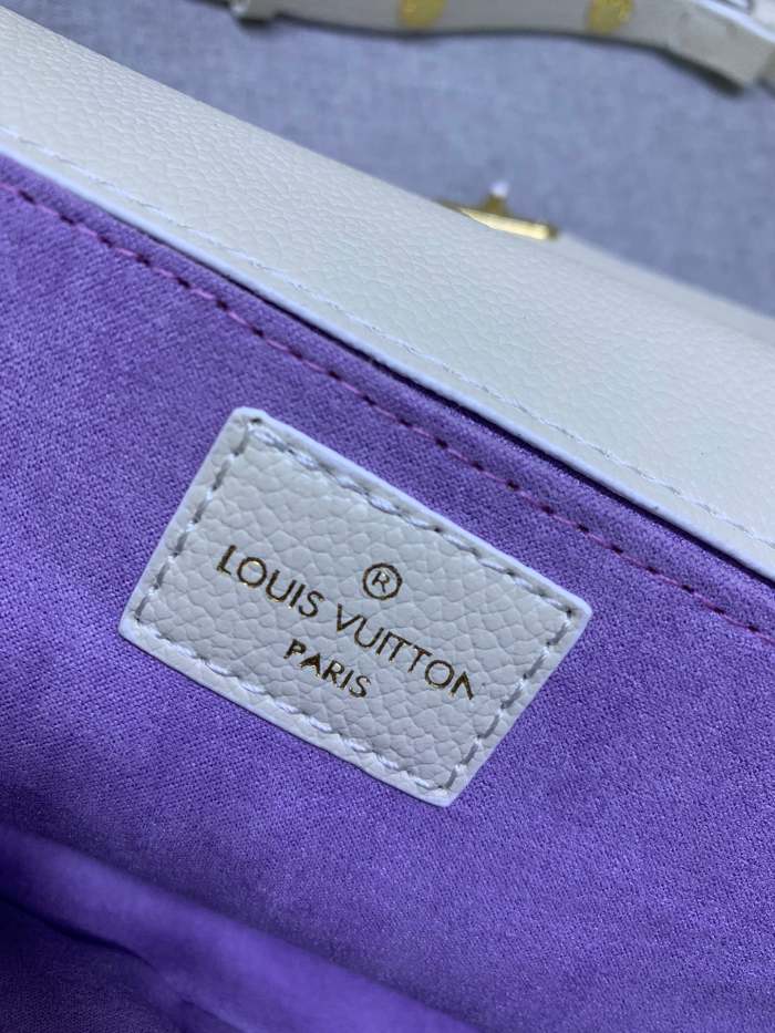 Canvas leather  bag ,5A,size 21.5x13.5x6cm, no box, B110-183