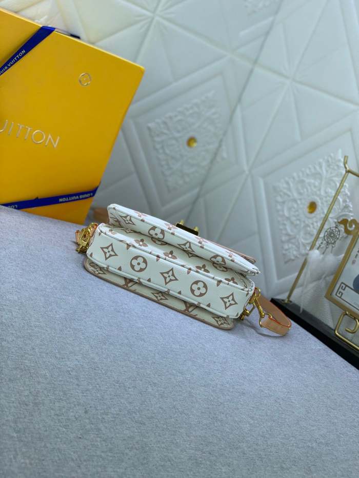 Canvas leather  bag ,5A,size 21.5x13.5x6cm, no box, B110-180