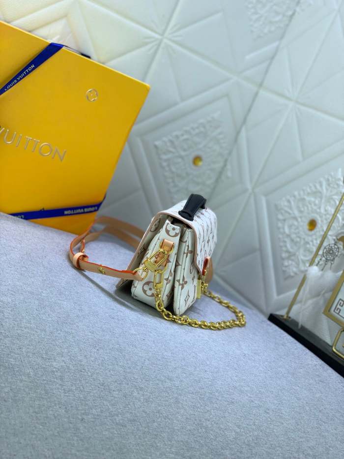 Canvas leather  bag ,5A,size 21.5x13.5x6cm, no box, B110-180