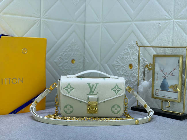 Canvas leather bag ,5A,size 21.5x13.5x6cm, no box, B110-181