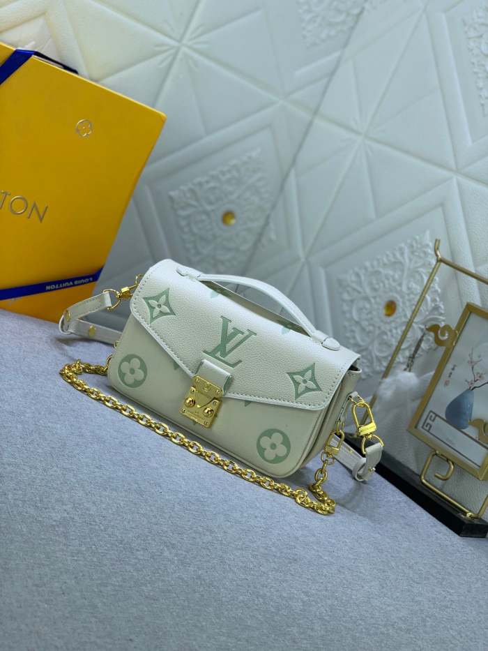 Canvas leather  bag ,5A,size 21.5x13.5x6cm, no box, B110-181