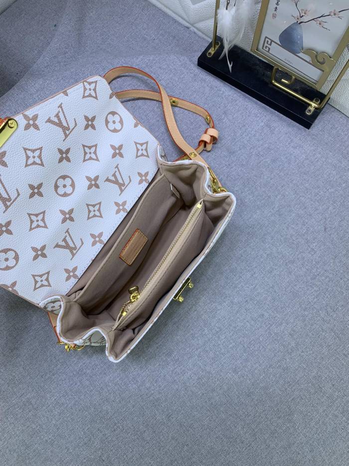 Canvas leather  bag ,5A,size 21.5x13.5x6cm, no box, B110-180