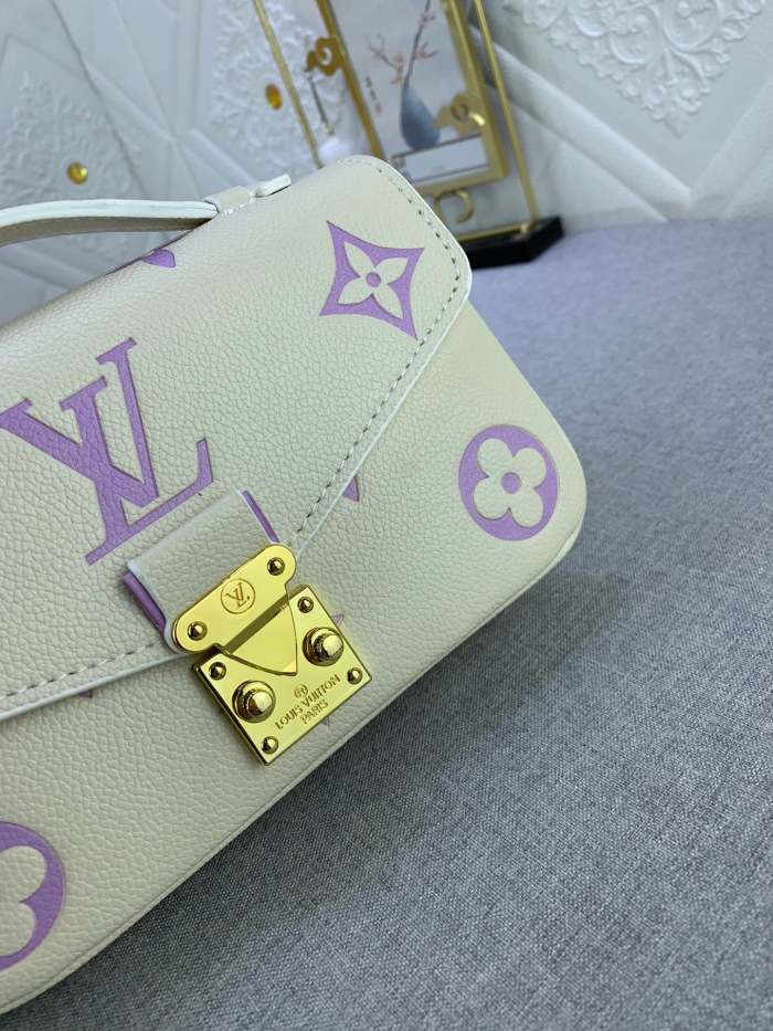 Canvas leather  bag ,5A,size 21.5x13.5x6cm, no box, B110-183