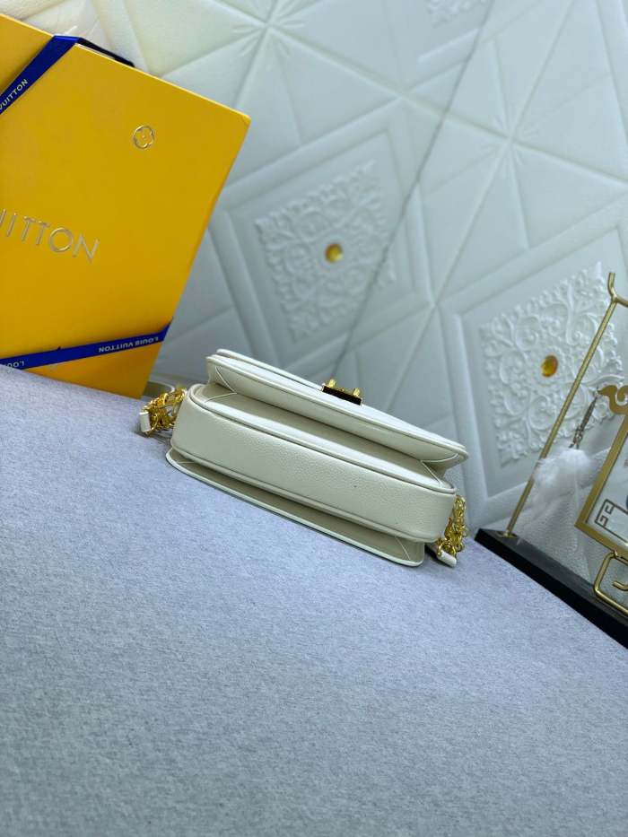 Canvas leather  bag ,5A,size 21.5x13.5x6cm, no box, B110-181