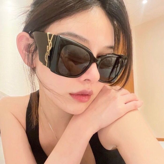 Blue light blocking sunglasses with the box and case ,G25-2566-2571