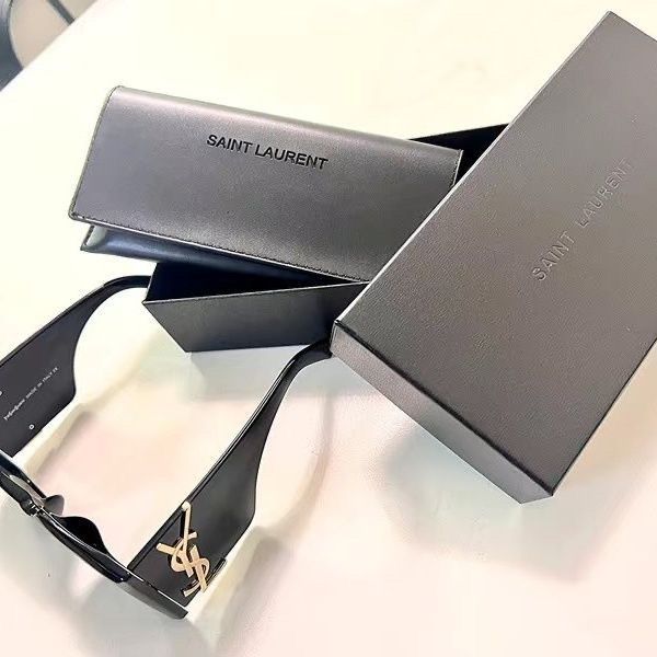 Blue light blocking sunglasses with the box and case ,G25-2566-2571