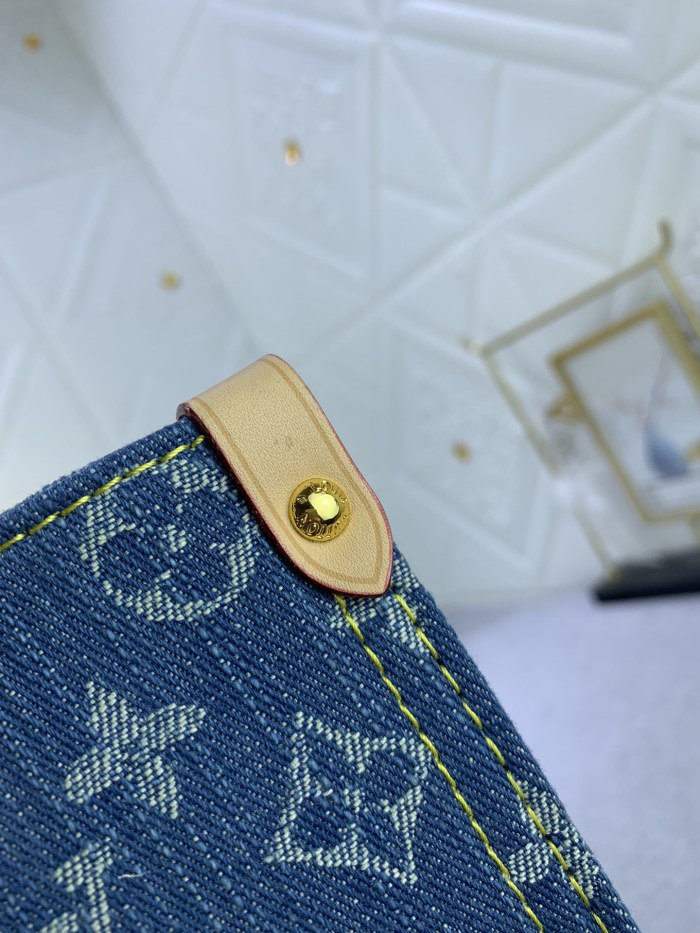 M46871 Canvas leather  bag ,5A,size 35x27x14cm, no box, B110-197