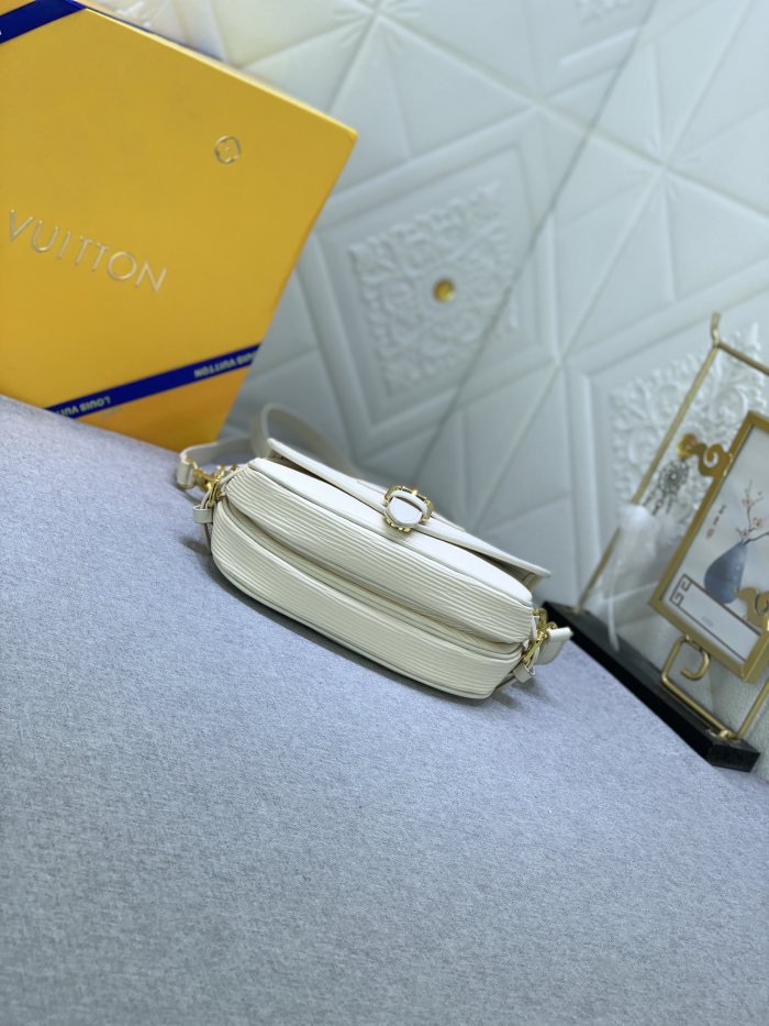 Canvas leather  bag ,5A,size 20x16x7.5cm, no box, B110-201