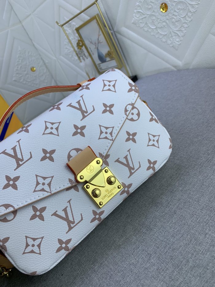 M46914 Canvas leather  bag ,5A,size 21.5x13.5x6cm, no box, B110-199