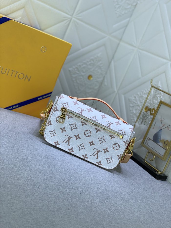M46914 Canvas leather  bag ,5A,size 21.5x13.5x6cm, no box, B110-199