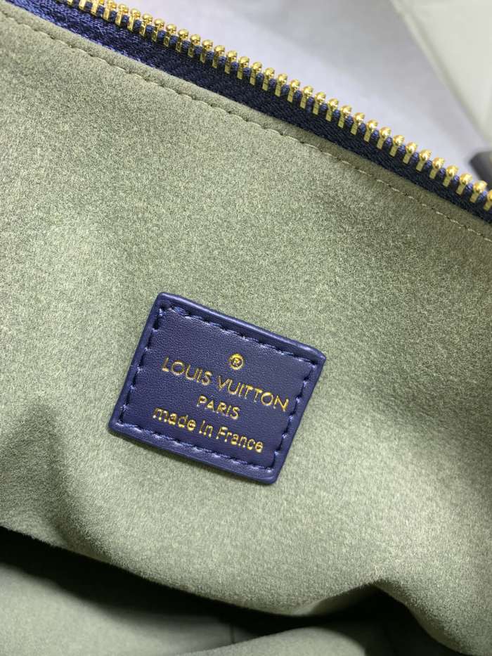 Canvas leather  bag ,5A,size 26x20x12cm, no box, B110-211