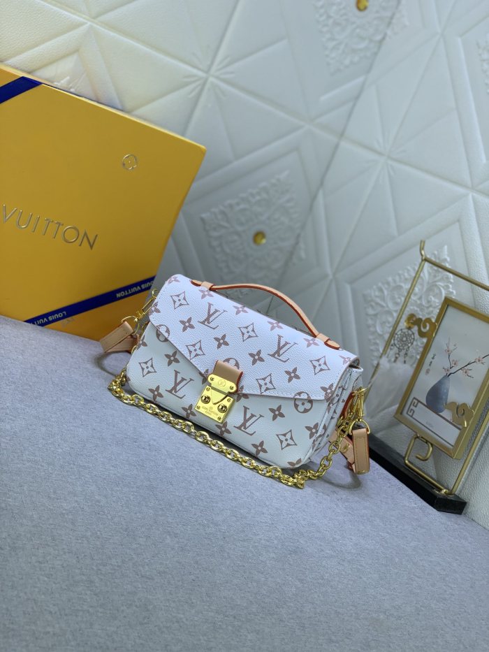 M46914 Canvas leather  bag ,5A,size 21.5x13.5x6cm, no box, B110-199