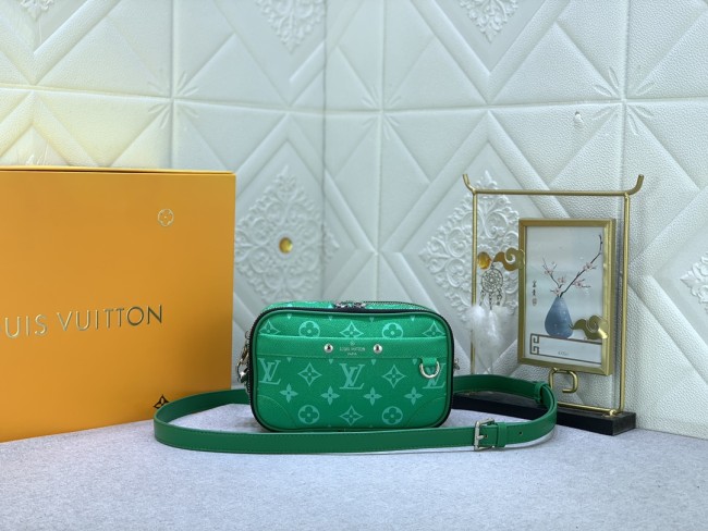 Leather bag ,5A , size 11x18.5x6.5cm ,no box, B68-6094