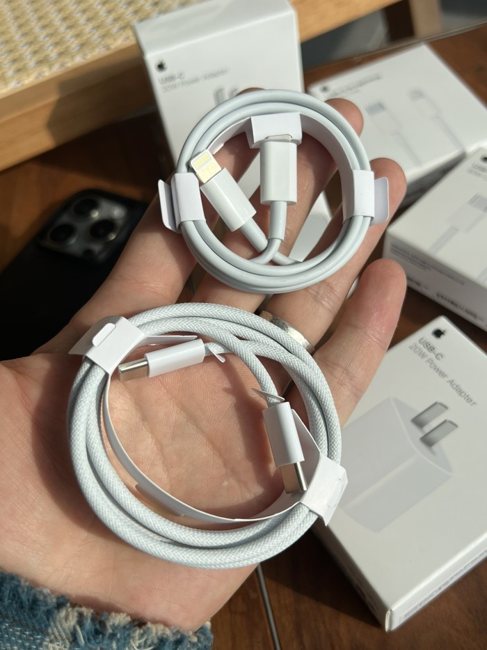 Iphone fast charger: charging head +1 meter long cable. 55% charge in 30 minutes,headset-8