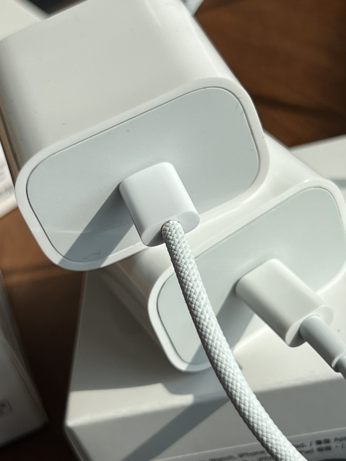 Iphone fast charger: charging head +1 meter long cable. 55% charge in 30 minutes,headset-8
