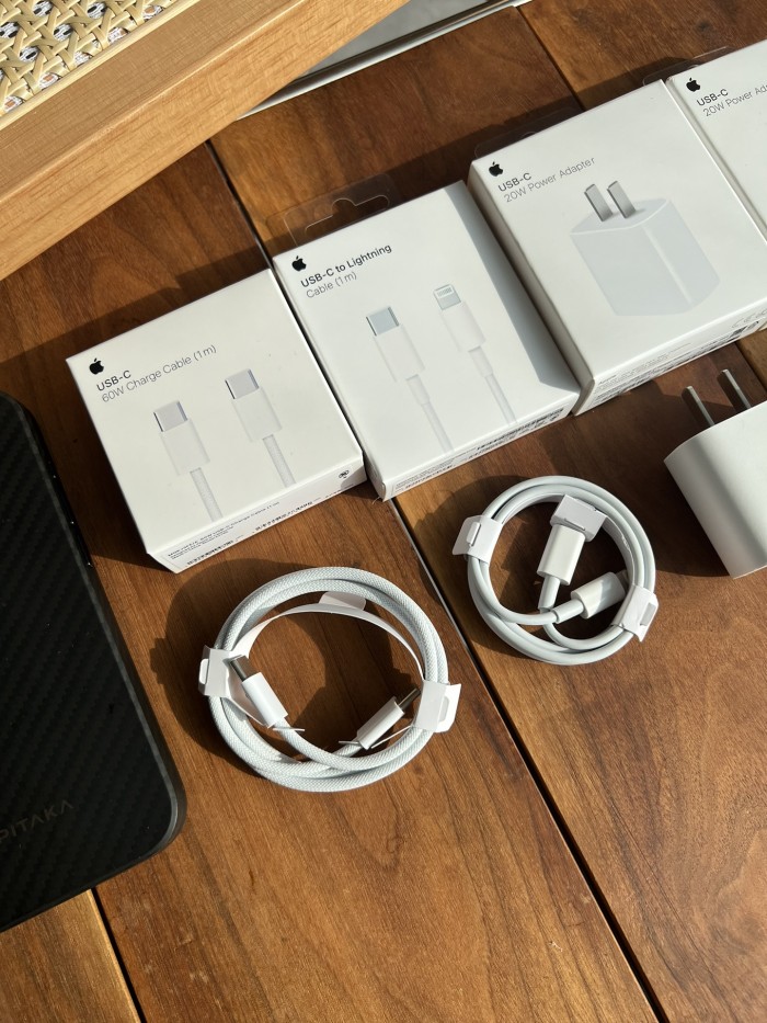 Iphone fast charger: charging head +1 meter long cable. 55% charge in 30 minutes,headset-8