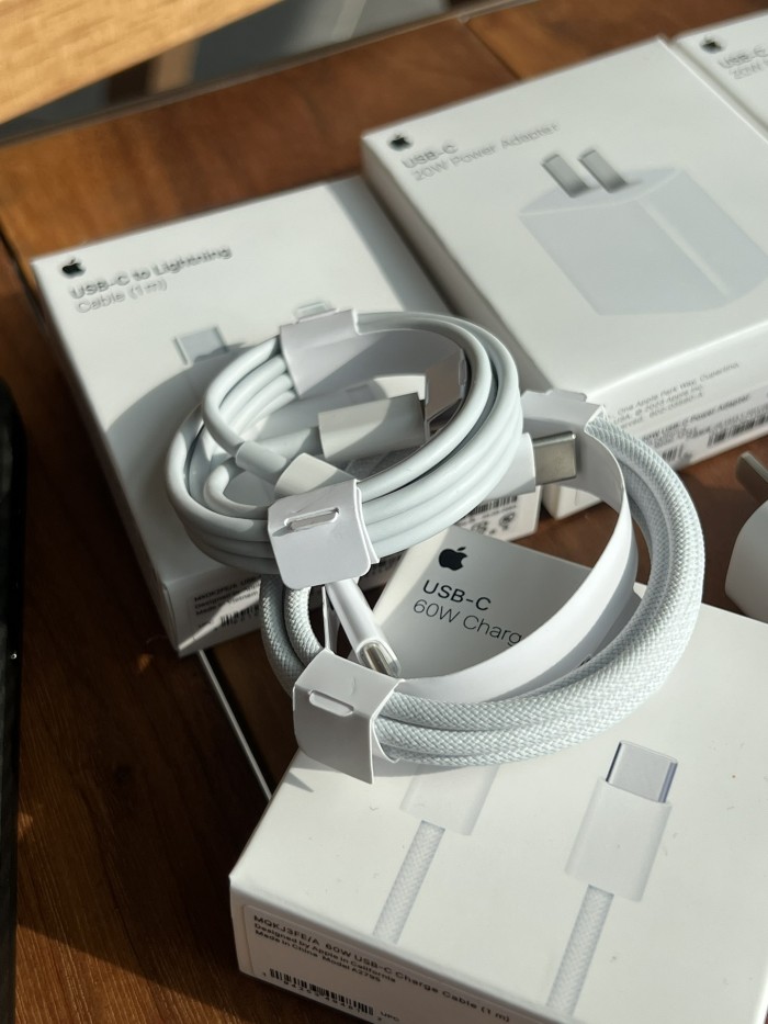 Iphone fast charger: charging head +1 meter long cable. 55% charge in 30 minutes,headset-8