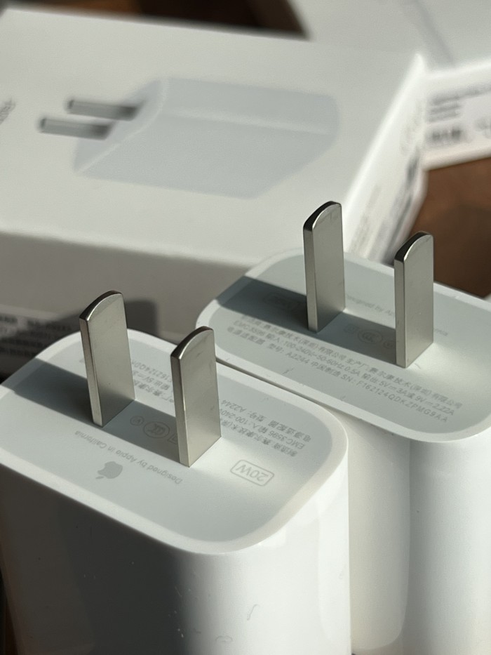 Iphone fast charger: charging head +1 meter long cable. 55% charge in 30 minutes,headset-8