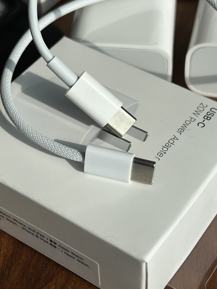 Iphone fast charger: charging head +1 meter long cable. 55% charge in 30 minutes,headset-8