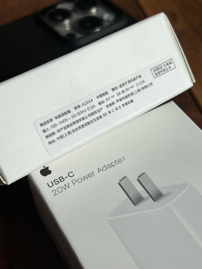 Iphone fast charger: charging head +1 meter long cable. 55% charge in 30 minutes,headset-8