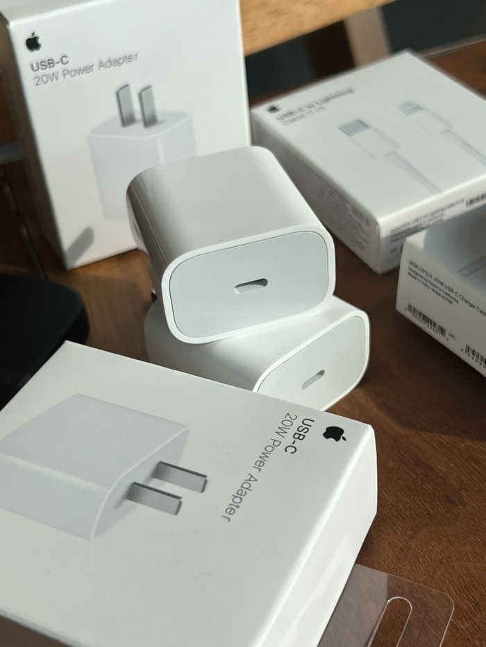 Iphone fast charger: charging head +1 meter long cable. 55% charge in 30 minutes,headset-8