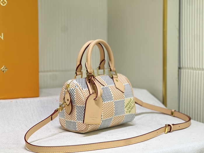 M40611，Leather bag ,5A , size 18x12x10cm ,no box,  B75-2975