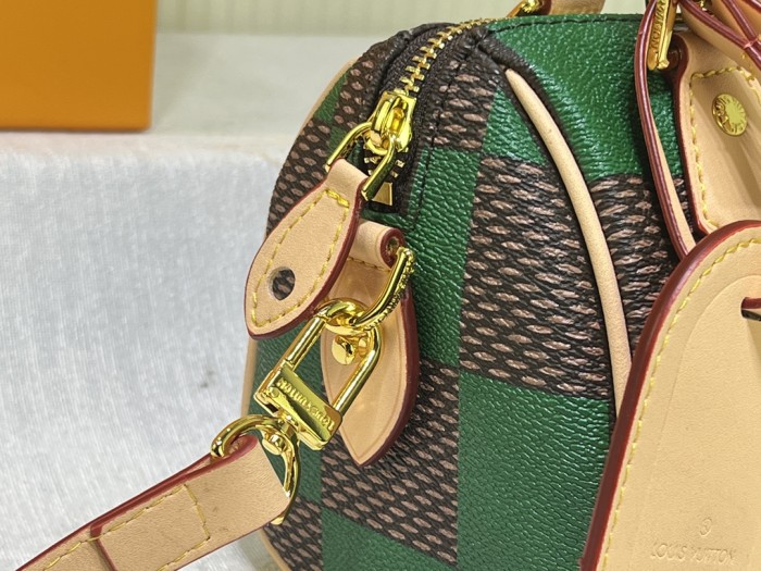 M40611，Leather bag ,5A , size 18x12x10cm ,no box,  B75-2977