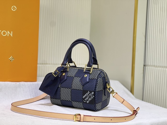 M40611，Leather bag ,5A , size 18x12x10cm ,no box,  B75-2979