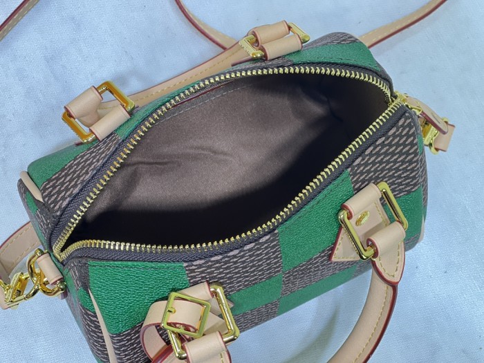 M40611，Leather bag ,5A , size 18x12x10cm ,no box,  B75-2977