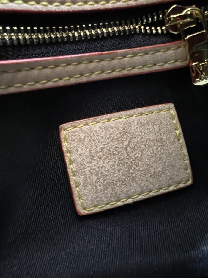 Leather bag ,5A , size 25x15x11cm ,no box,  B88-1772