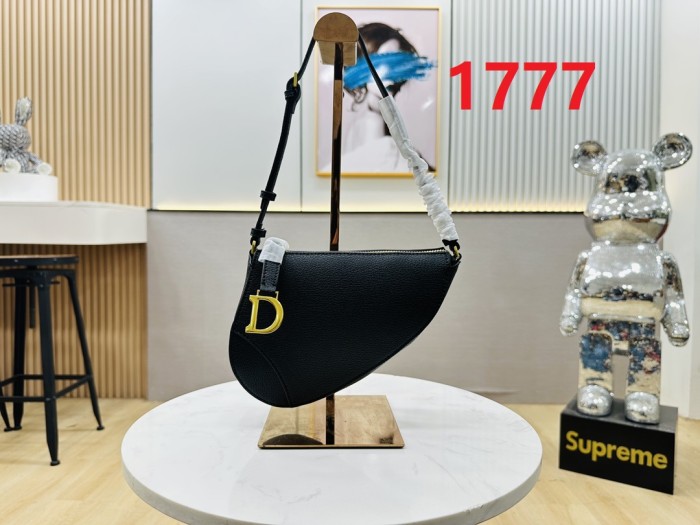 Leather bag ,5A , size 20x19x4cm ,no box,  B88-1777