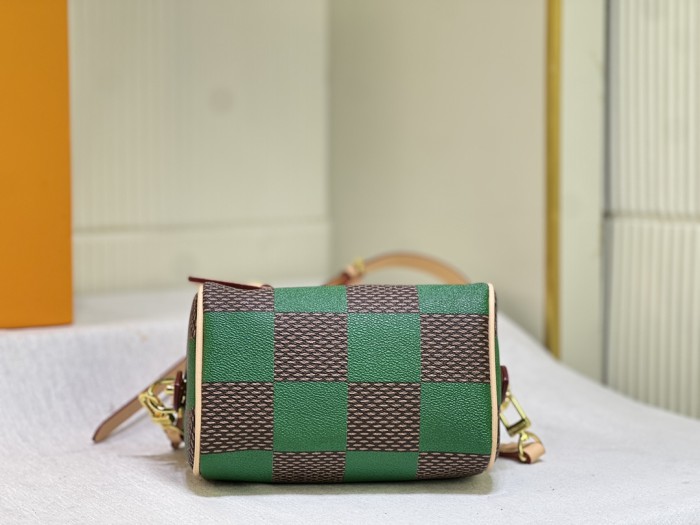 M40611，Leather bag ,5A , size 18x12x10cm ,no box,  B75-2977