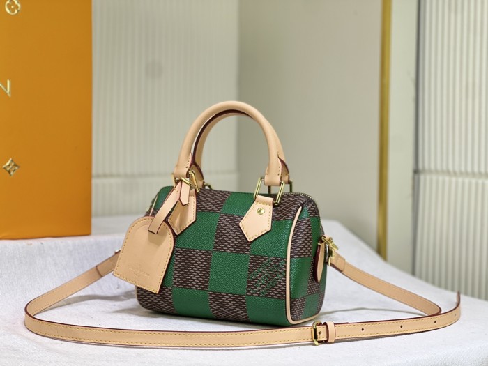 M40611，Leather bag ,5A , size 18x12x10cm ,no box,  B75-2977