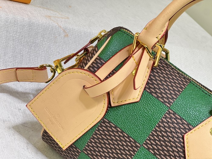 M40611，Leather bag ,5A , size 18x12x10cm ,no box,  B75-2977