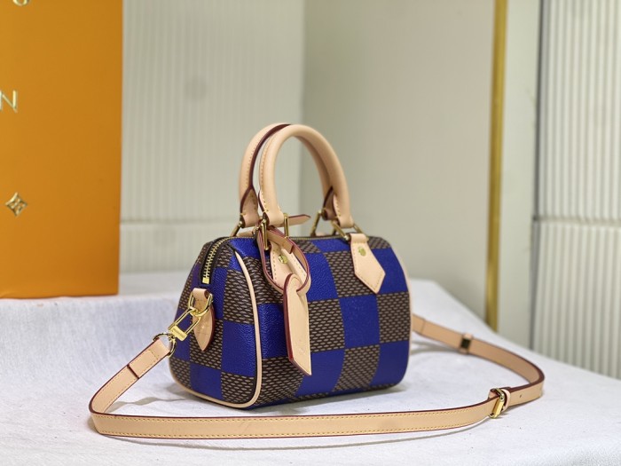 M40611，Leather bag ,5A , size 18x12x10cm ,no box,  B75-2976