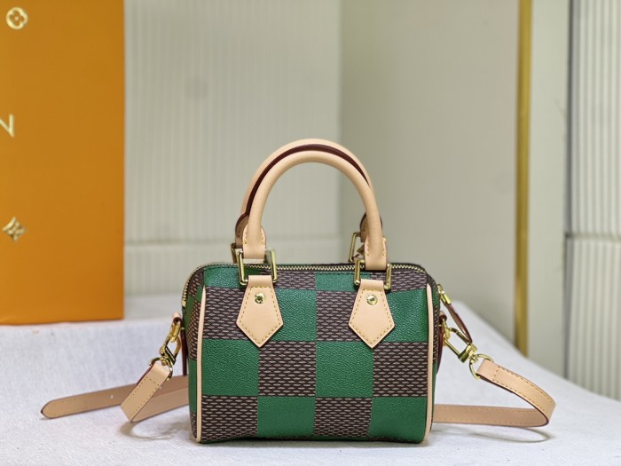 M40611，Leather bag ,5A , size 18x12x10cm ,no box,  B75-2977