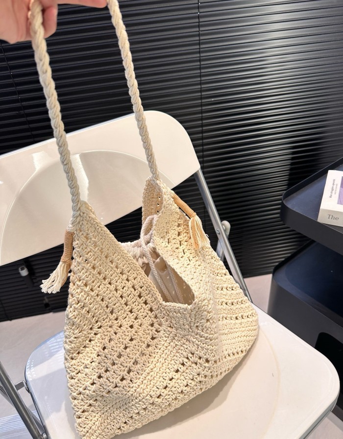 Woven beach  bag ,3A , size 36x35cm ,no box,  B68-6105-6106