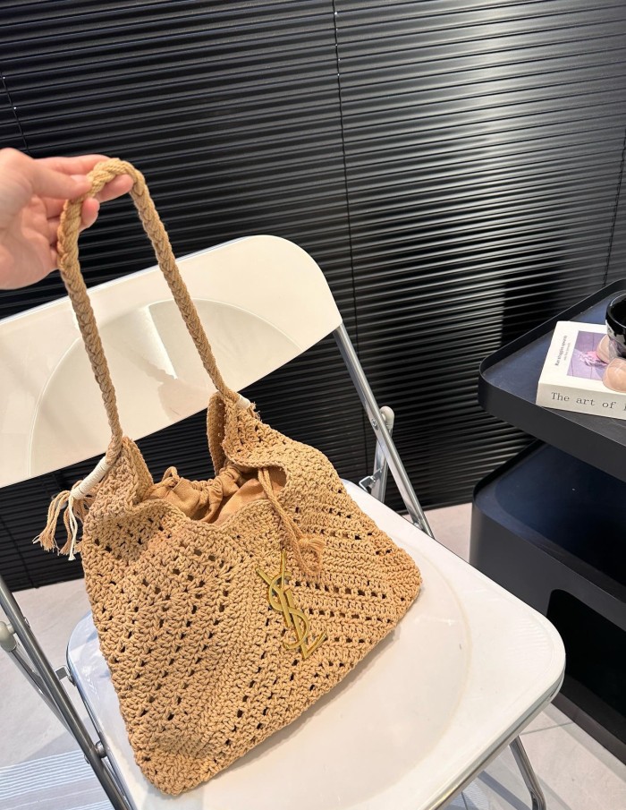 Woven beach  bag ,3A , size 36x35cm ,no box,  B68-6105-6106