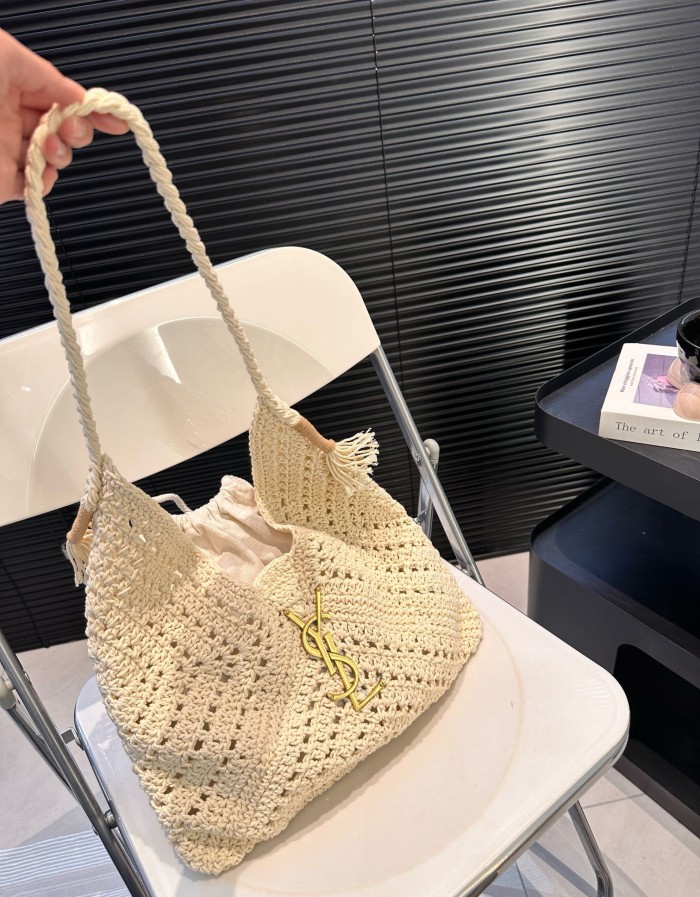 Woven beach  bag ,3A , size 36x35cm ,no box,  B68-6105-6106